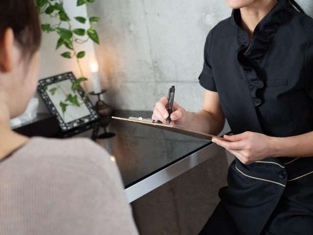 うなじ矯正スタッフ（美容免許を活かせる！女性も働きやすい完全予約制サロンNo.１）